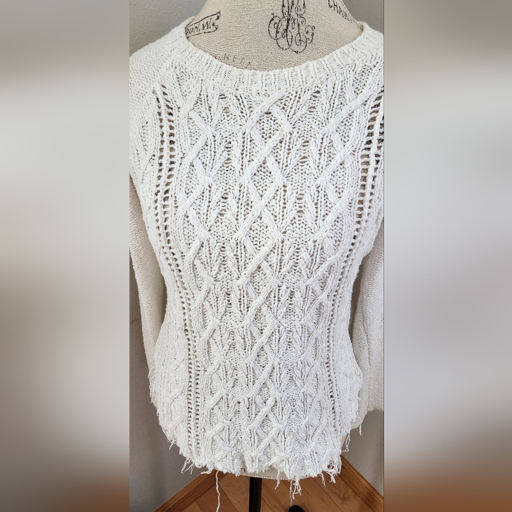 KAISELY women's white distressed hem sweater in S - Picture 5 of 7